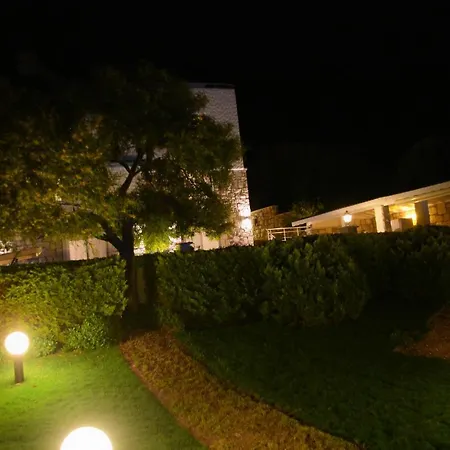 Tepe Hotel *